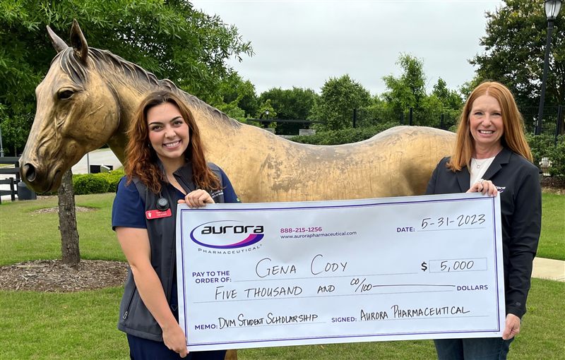 Aurora Pharmaceutical DVM scholarship recipient receiving award check