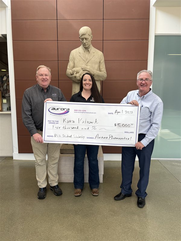 Aurora Pharmaceutical DVM scholarship recipient receiving award check