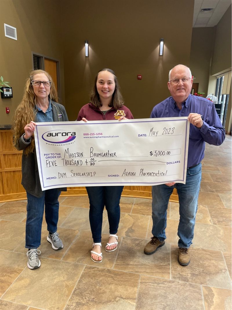 Aurora Pharmaceutical DVM scholarship recipient receiving award check