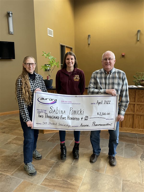 Aurora Pharmaceutical DVM scholarship recipient receiving award check