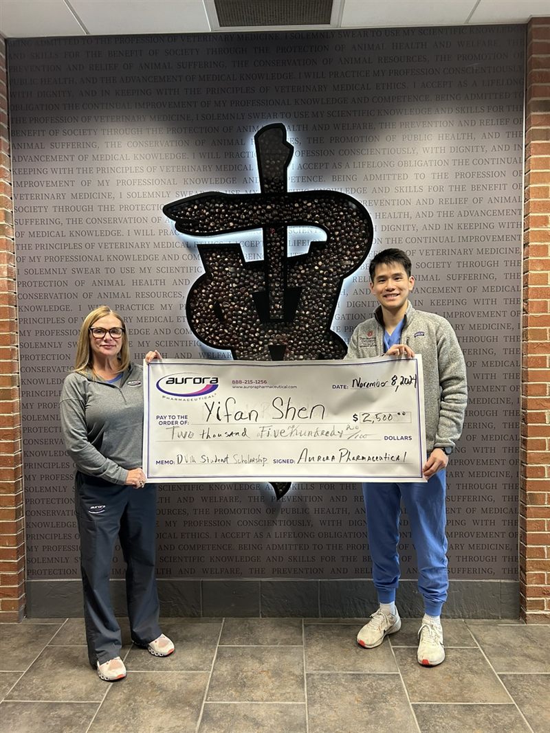 Aurora Pharmaceutical DVM scholarship recipient receiving award check